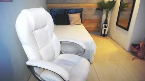 Liseth Fox online show from 02-22-25, 02:06