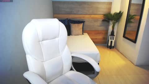 Liseth Fox online show from 02-25-25, 01:20