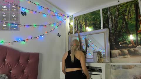 Snapshot of lissa_brown_ chatting on 12-18-24, 01:59 Lissa online show from 12-18-24, 01:59