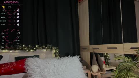 Snapshot of lissa_rose chatting on 12-15-24, 07:10 lissa_rose online show from 12-15-24, 07:10