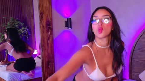 Snapshot of lissafeniix chatting on 05-28-26, 04:26 Isaa online show from 05-28-26, 04:26