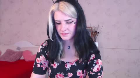 Snapshot of lissalucy chatting on 02-15-26, 07:27 Alice Dont forget to thumbs up its very important online show from 02-15-26, 07:27