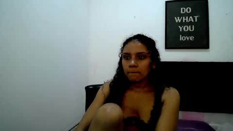 Snapshot of little18doll chatting on 06-04-26, 10:49 little18doll online show from 06-04-26, 10:49