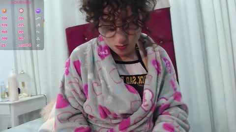 Snapshot of little__amy_ chatting on 10-04-25, 08:18 AMY online show from 10-04-25, 08:18