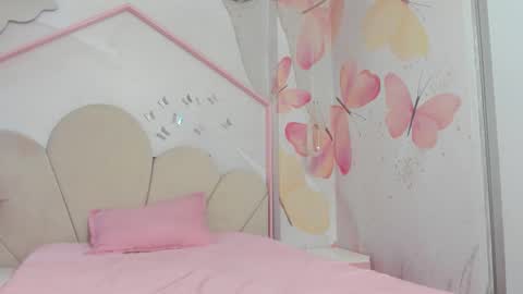 little__doll18 online show from 12-22-25, 10:01