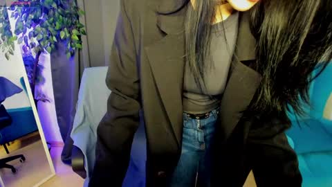 Isabel online show from 05-18-26, 01:35