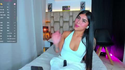 Sophie ---- connected from 1400 to 2100 Colombia time online show from 04-19-26, 07:38