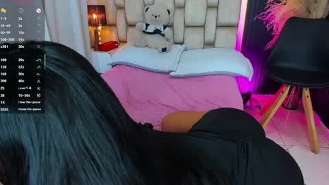 Sophie ---- connected from 1400 to 2100 Colombia time online show from 05-05-26, 12:29