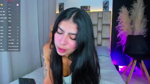 Sophie ---- connected from 1400 to 2100 Colombia time online show from 06-08-26, 08:09