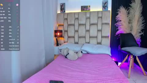 Sophie ---- connected from 1400 to 2100 Colombia time online show from 06-18-26, 07:29