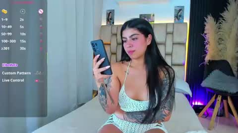 Sophie ---- connected from 1400 to 2100 Colombia time online show from 07-10-26, 08:11