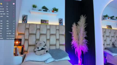 Sophie ---- connected from 1400 to 2100 Colombia time online show from 07-27-26, 07:43
