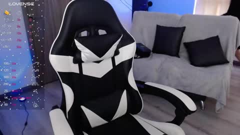 Amelie  online show from 12-04-25, 10:18