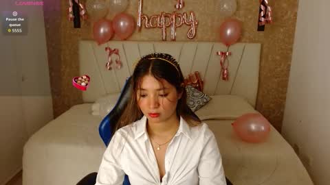 Snapshot of little_annee chatting on 09-27-25, 02:05 little_annee online show from 09-27-25, 02:05