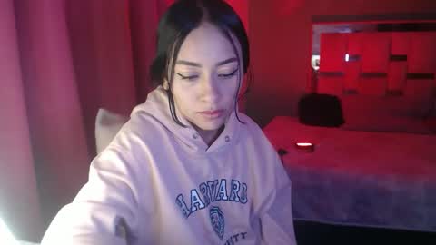 Aliciaparaisss online show from 11-25-25, 01:05