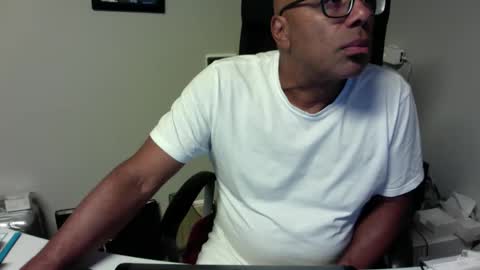 Snapshot of little_buddha chatting on 09-11-25, 05:46 Pure Black Power online show from 09-11-25, 05:46