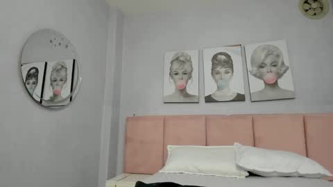 Snapshot of little_doll_4u chatting on 01-22-25, 10:07 ANNI online show from 01-22-25, 10:07