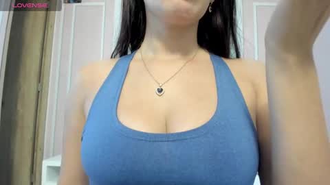 Snapshot of little_doll_4u chatting on 02-25-25, 10:15 ANNI online show from 02-25-25, 10:15