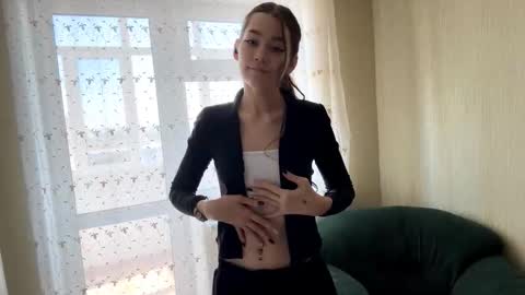 Viiola online show from 10-23-25, 03:17