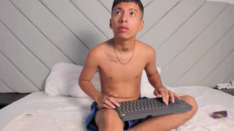 little_kris1 online show from 11-08-25, 12:27