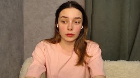 Mia   Im online every day 1530 PM in New York  2030 PM in London online show from 12-16-24, 08:37