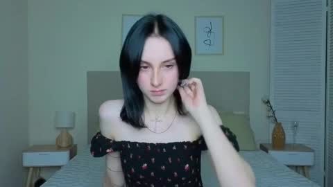 Snapshot of little_mollee chatting on 10-22-25, 12:38 little_mollee online show from 10-22-25, 12:38