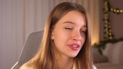 Kiki online show from 09-17-25, 04:19