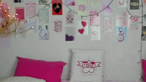 Snapshot of little_radiant_sun chatting on 04-28-26, 08:30 Kriss online show from 04-28-26, 08:30