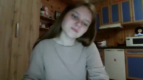 little_shygirl_ online show from 09-18-25, 03:41