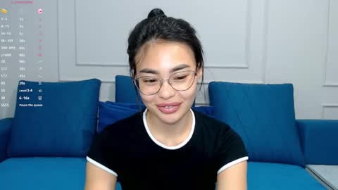 Snapshot of little_v1rgin_angel chatting on 10-15-25, 05:13 Kwan online show from 10-15-25, 05:13