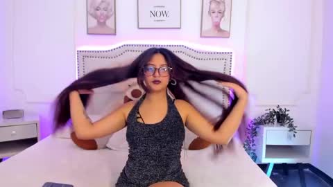 Violette  online show from 05-06-26, 03:57