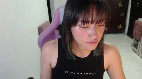 Snapshot of littleangelx_m chatting on 05-04-26, 11:56 Daniela online show from 05-04-26, 11:56