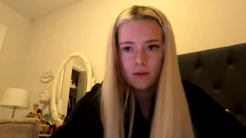 Littleblonde010 online show from 11-16-25, 07:41