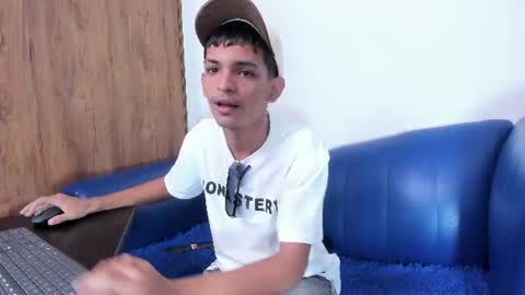 Snapshot of littlecum18 chatting on 07-25-26, 06:05 Pipe online show from 07-25-26, 06:05