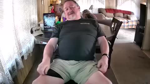 Snapshot of littled83057 chatting on 01-24-25, 08:00 Littled83057 online show from 01-24-25, 08:00