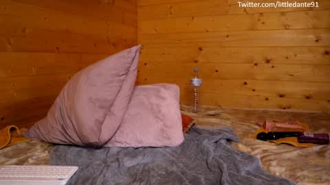 Snapshot of littledante91 chatting on 01-19-25, 02:38 Maria and Viktor online show from 01-19-25, 02:38