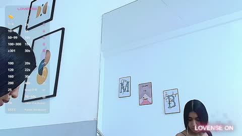 Snapshot of littlee_emilyy_ chatting on 12-04-24, 12:03 Emily  online show from 12-04-24, 12:03