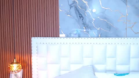 Snapshot of littlee_emilyy_ chatting on 01-18-25, 06:03 Emily  online show from 01-18-25, 06:03