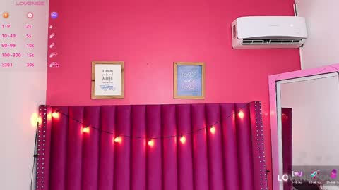 Snapshot of littlee_emilyy_ chatting on 01-24-25, 02:39 Emily  online show from 01-24-25, 02:39