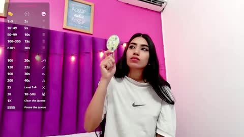 Snapshot of littlee_emilyy_ chatting on 02-22-25, 06:06 Emily  online show from 02-22-25, 06:06