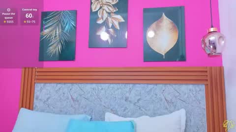 Snapshot of littlee_emilyy_ chatting on 05-04-26, 01:18 Emily online show from 05-04-26, 01:18