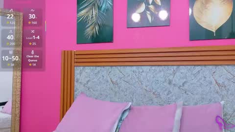 Snapshot of littlee_emilyy_ chatting on 05-12-26, 12:46 Emily online show from 05-12-26, 12:46