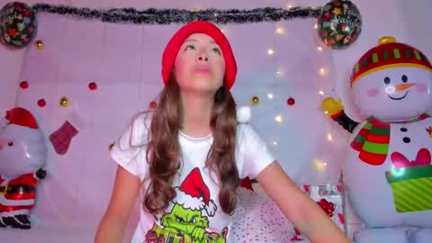 Snapshot of littlee_emma_ chatting on 12-26-24, 05:47 littlee_emma_ online show from 12-26-24, 05:47