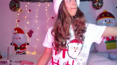 Snapshot of littlee_emma_ chatting on 12-28-24, 06:39 littlee_emma_ online show from 12-28-24, 06:39
