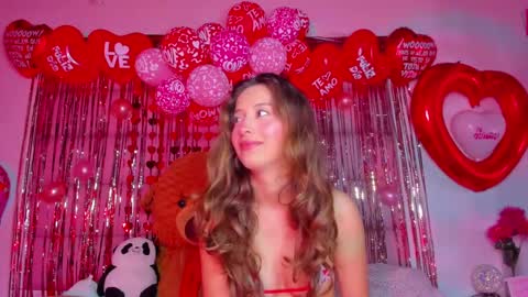 Snapshot of littlee_emma_ chatting on 02-17-25, 02:53 littlee_emma_ online show from 02-17-25, 02:53