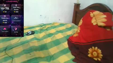 Snapshot of littlefuckomg chatting on 10-11-25, 11:09 shan online show from 10-11-25, 11:09