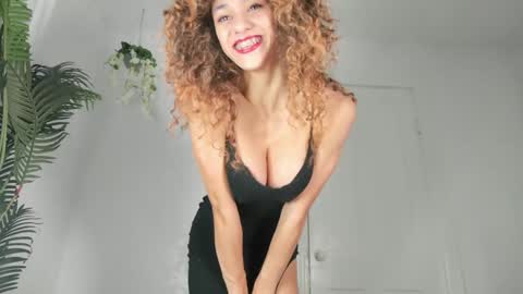 Snapshot of littlegreekflower chatting on 10-26-25, 03:56 Audra A online show from 10-26-25, 03:56