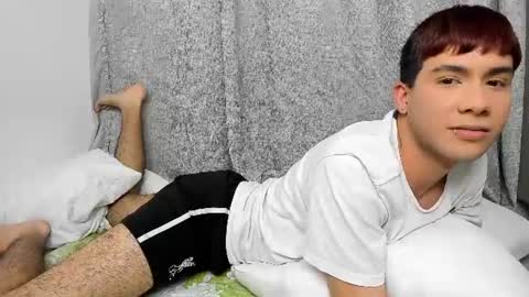 Snapshot of littlejames_ chatting on 06-11-26, 01:38 James online show from 06-11-26, 01:38
