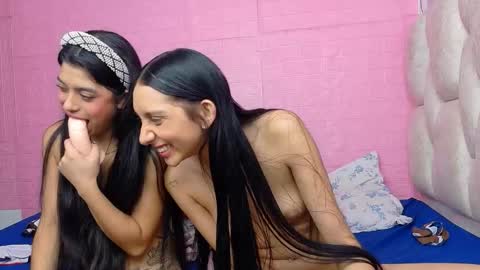 Snapshot of littlejennifer18 chatting on 09-28-25, 06:02 Tip us ask our names online show from 09-28-25, 06:02