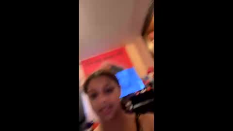 Snapshot of littleleliah chatting on 11-07-25, 04:18 Urcardeclined online show from 11-07-25, 04:18